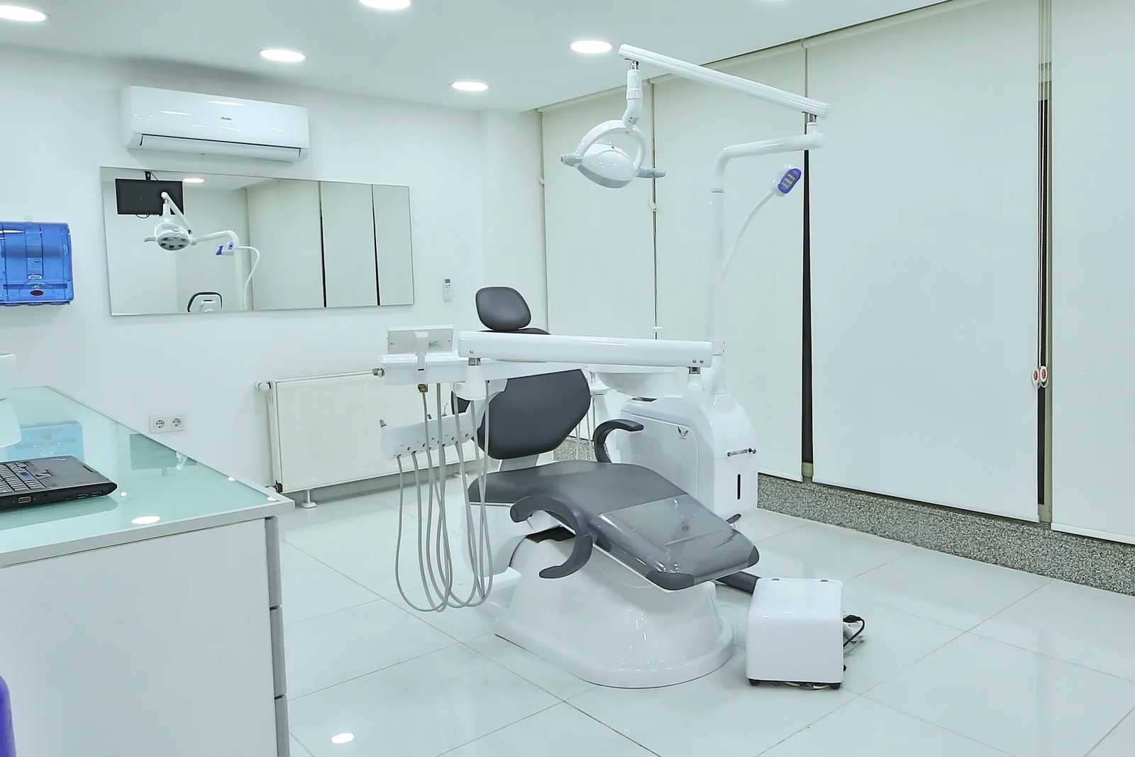 Taksim diş kliniği modern tedavi odası — Dt. Ahmet Uğur Balkaş